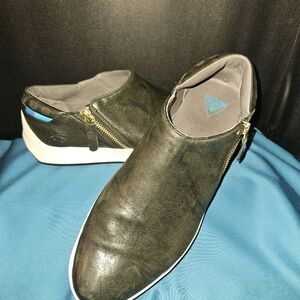 Black Leather Men's Shoes with Zipper by John Fluevog